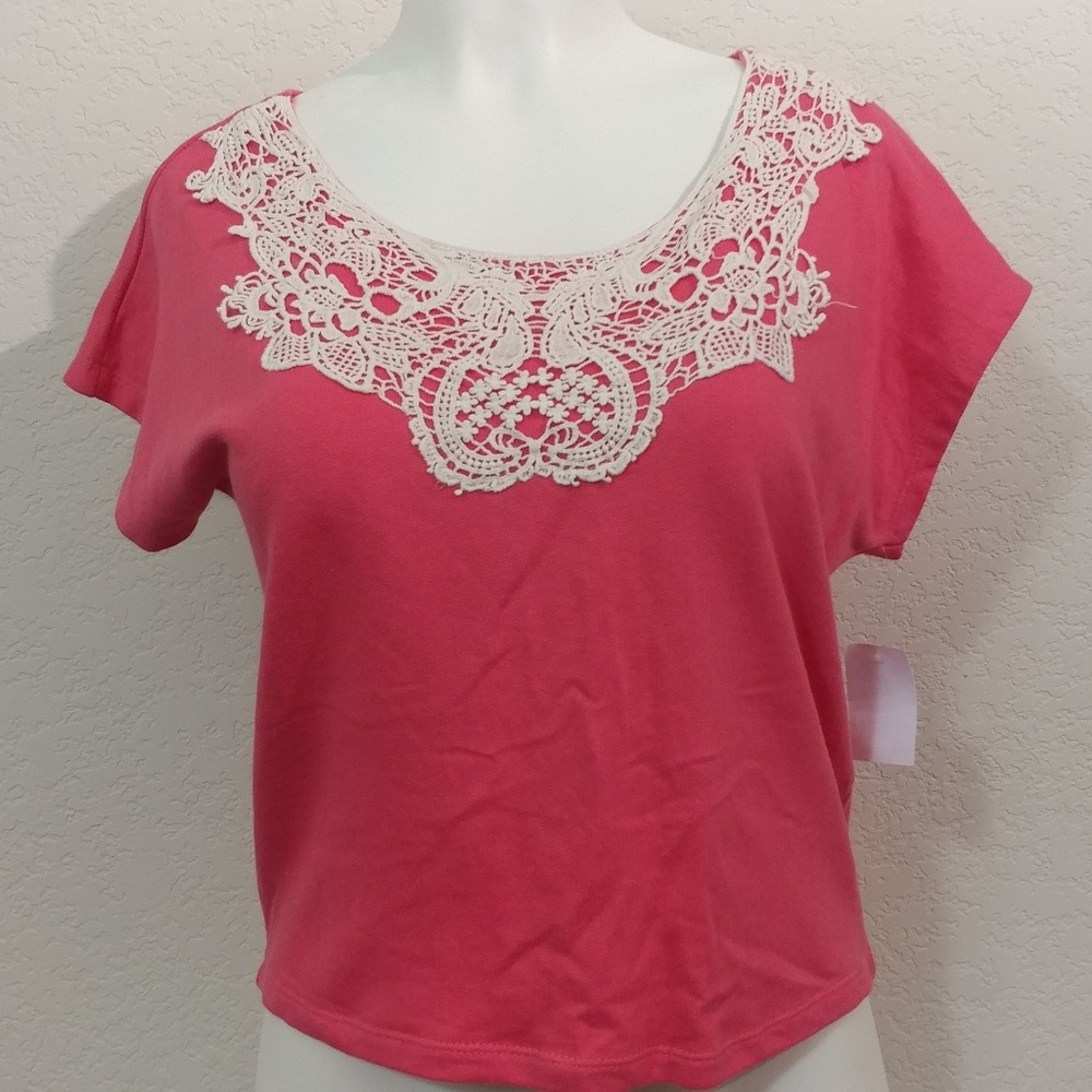 CHARLOTTE RUSSE CROPPED SWEATER WITH LACE NECKLINE